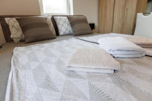Ένα ή περισσότερα κρεβάτια σε δωμάτιο στο Apartman 369 MO