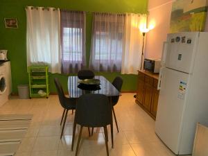 Η κουζίνα ή μικρή κουζίνα στο Beautiful 1-Bed Apartment in Aldeia de Paio Pires