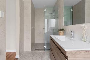 Bagno di Lakeview Oasis on The Esplanade
