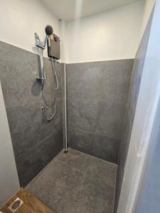 Koupelna v ubytování โรงแรมดีรูม D Room