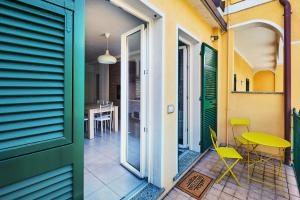 an open door to a patio with a table and chairs at Affitti Brevi Liguria - Casamare in Varazze