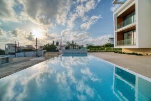 Bazén v ubytování Starry Bay luxury home nebo v jeho okolí