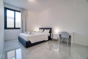 Postel nebo postele na pokoji v ubytování Starry Bay luxury home