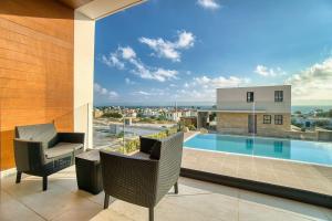 Bazén v ubytování Starry Bay luxury home nebo v jeho okolí