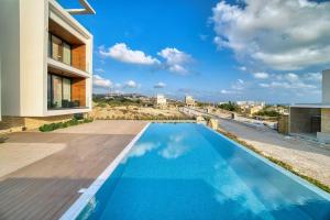 Bazén v ubytování Starry Bay luxury home nebo v jeho okolí