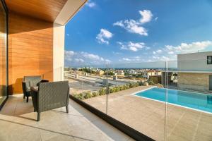 Bazén v ubytování Starry Bay luxury home nebo v jeho okolí