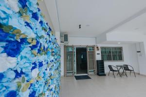 a room with chairs and a blue and white wall at kings Pine Residences Homestay kundasang Ranau 17 in Ranau