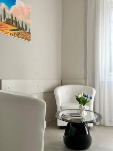 A seating area at Hotel City 20