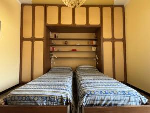 a bedroom with a bed and a book shelf at Casa Cele centro città vista mare in Ventimiglia +30 photos