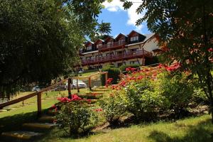 Um jardim em Hotel Catedral Ski & Wellness