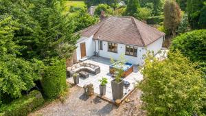 Zahrada ubytování Bramblewood - Cosy chic, hot tub, close to beach