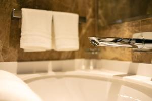 Ένα μπάνιο στο Abuja Continental Hotel