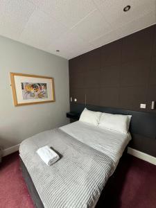 Postel nebo postele na pokoji v ubytování Citi Hotel Aberdeen