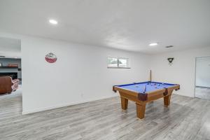 Herní místnost v ubytování Steps to the Lake Eufaula Home with Game Room!