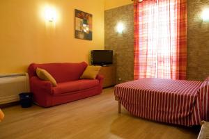 A seating area at Abba De Mar
