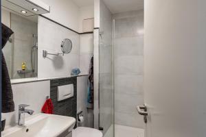 Ένα μπάνιο στο Ferienwohnung Am Salzhaff B6 +20 φωτογραφίες