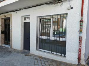 a building with a gate on the side of it at Zona muy tranquila todo nuevo in Madrid