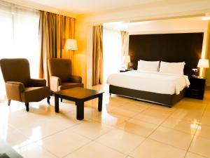 Postel nebo postele na pokoji v ubytování Abuja Continental Hotel