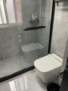 Koupelna v ubytování 上海柠檬汁民宿 Shanghai lemon juic B&B -Shanghai Lemon Deluxe Room外滩南京东路步行街