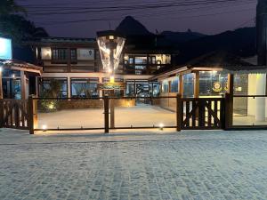 a building with a light in front of it at night at Pousada Agua Viva in Abraão