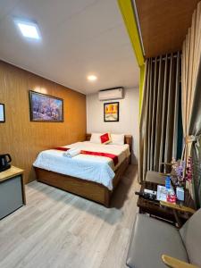 a hotel room with a bed and a chair at Phúc Đạt Container in Vung Tau