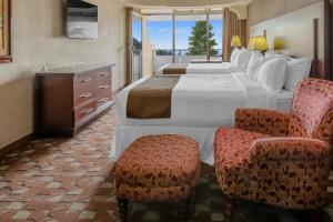 Giường trong phòng chung tại Hotel Plaza San Martin