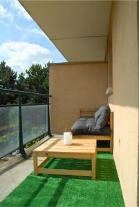 a bed on the balcony of a house at Joli studio avec grande terrasse et parking in Vitry-sur-Seine +12 photos