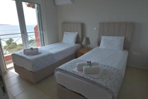 A bed or beds in a room at Blue Bay View - Beach House