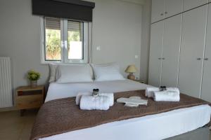 A bed or beds in a room at Blue Bay View - Beach House
