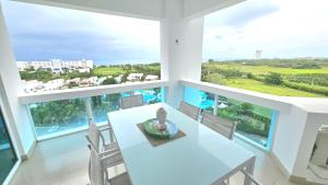 Μπαλκόνι ή βεράντα στο Large Apartment with Ocean View