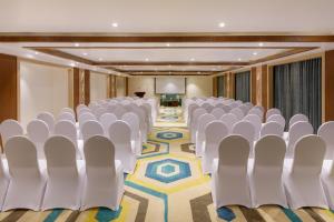 Holiday Inn Resort Kathmandu Budhanilkantha by IHG的休息区