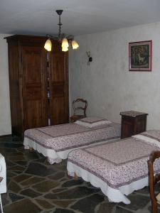 Een bed of bedden in een kamer bij La bergerie