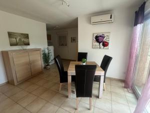 Φωτογραφία από το άλμπουμ του Charmant appartement dans résidence avec piscines σε Santa-Maria-Poggio