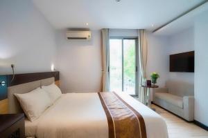 Postel nebo postele na pokoji v ubytování Dana Pearl Danang Hotel By HOS