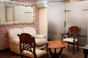 Khu vực ghế ngồi tại Hotel Plaza San Martin
