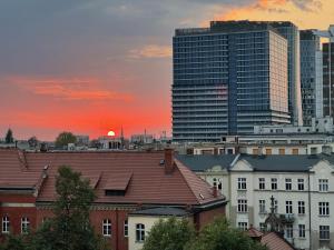 Výhľad na mesto Katovice alebo výhľad na mesto priamo z apartmánu + 2 fotografie