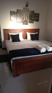 Letto o letti in una camera di Ceylon Beach haven Uppuveli