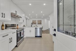 Gambar di galeri bagi Cozy 6BR Home -TiCats,Hospitals,Beach,First Ontario di Hamilton