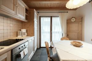 Gambar di galeri bagi Apartments Isgla di Selva di Val Gardena