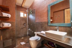 Phòng tắm tại w* Splendid 3BR House in Villa Sagrado