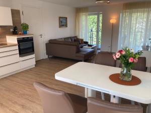 Küche/Küchenzeile in der Unterkunft Dünenwelle - 3 Zi, Kü, 2 Bäder, Balkon