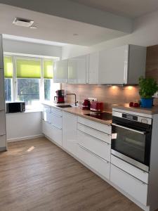Küche/Küchenzeile in der Unterkunft Dünenwelle - 3 Zi, Kü, 2 Bäder, Balkon