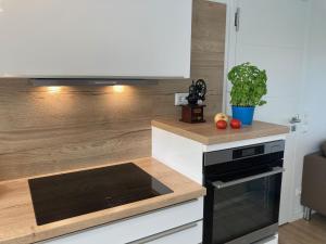 Küche/Küchenzeile in der Unterkunft Dünenwelle - 3 Zi, Kü, 2 Bäder, Balkon