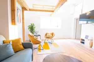 a living room with a couch and a table at Le haut perché in Colmar