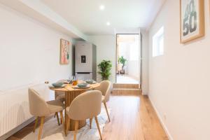 a dining room with a table and chairs at Le haut perché in Colmar