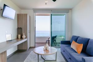 a living room with a blue couch and a table at Azulea Isla Mujeres Hotel in Isla Mujeres