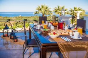 Imagen de la galería de Frido Luxury Villa with Jacuzzi, en Akrotiri