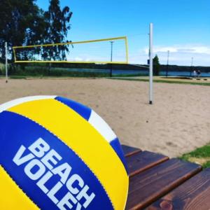 a volleyball ball sitting on a bench next to a beach at Strandvillan Gnesta in Gnesta