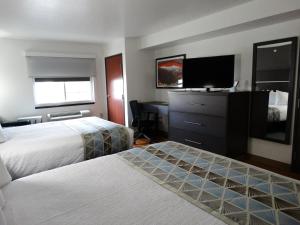 Postel nebo postele na pokoji v ubytování Best Western Duchesne Inn