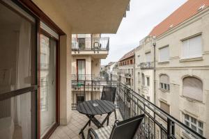 Bright and Central Apartment with Balcony 1061 Budapest, Király utca 32 kép - 2